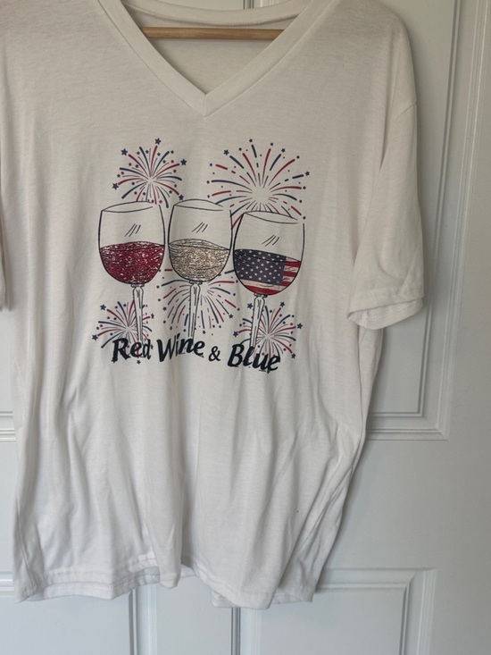 Tops - Red Wine & Blue Graphic V-Neck Tee - White